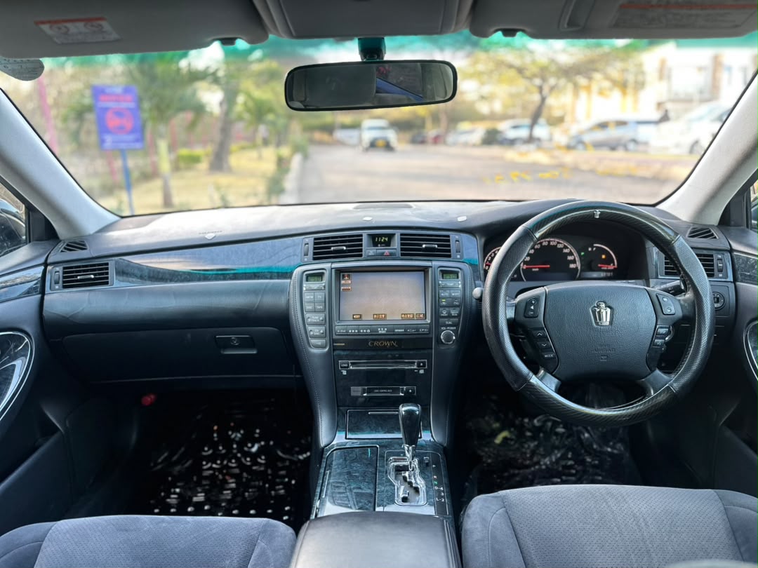 TOYOTA CROWN ATHLETE thumbnail 4